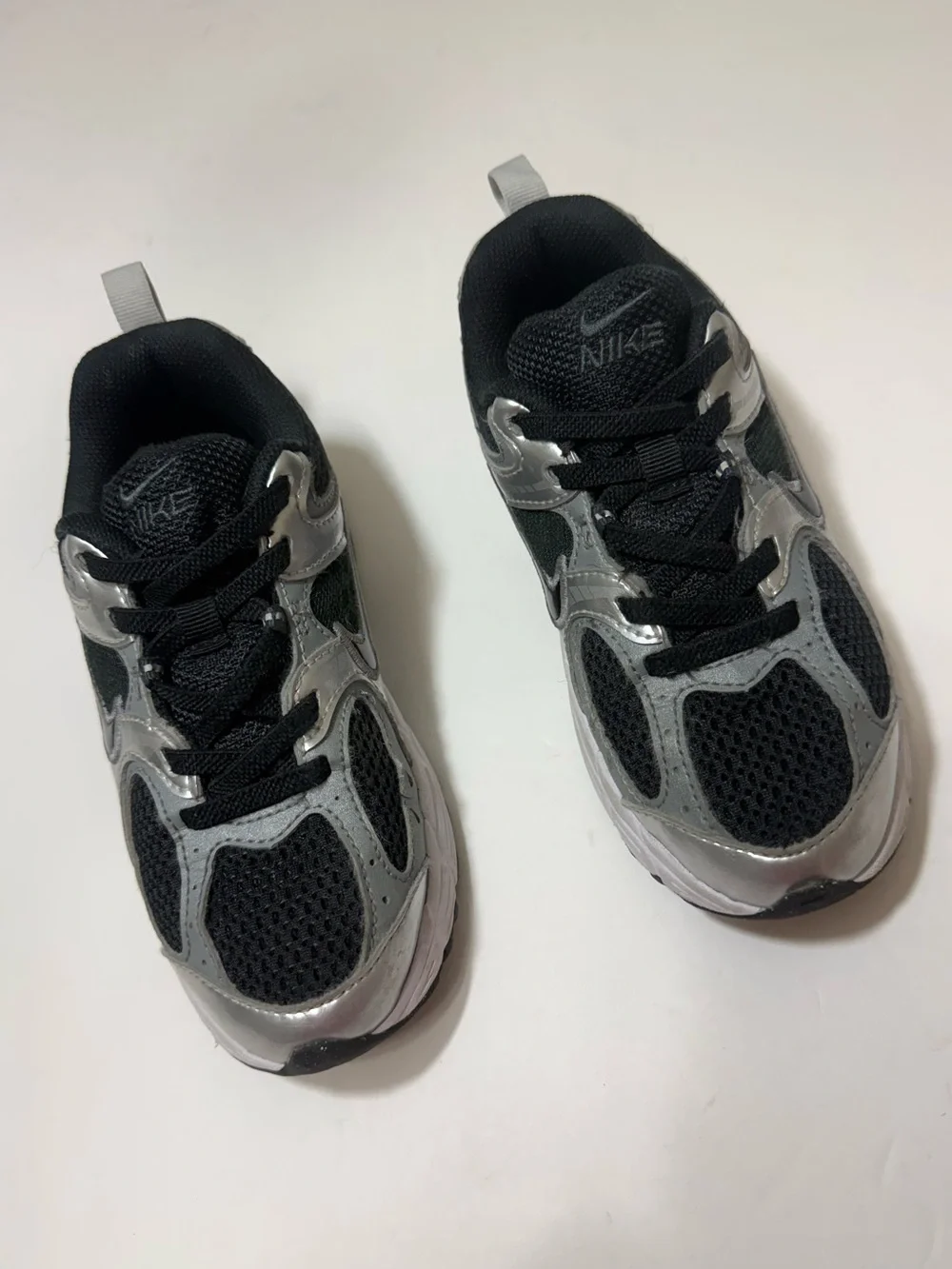 Nike V5 RNR Sneakers - Black/ Silver- Boys Size 1